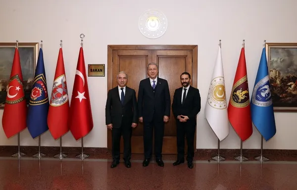 Milli Savunma Bakanı Hulusi Akar oyuncu Burak Haktanır’ı kabul etti