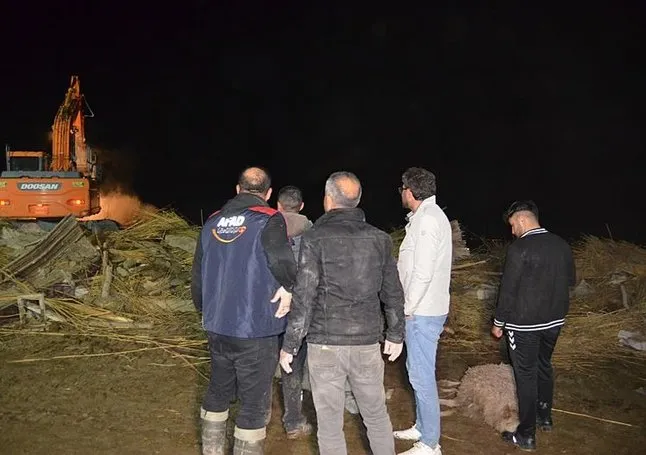 Aksaray’da ahır çöktü: 50 küçükbaş hayvan öldü