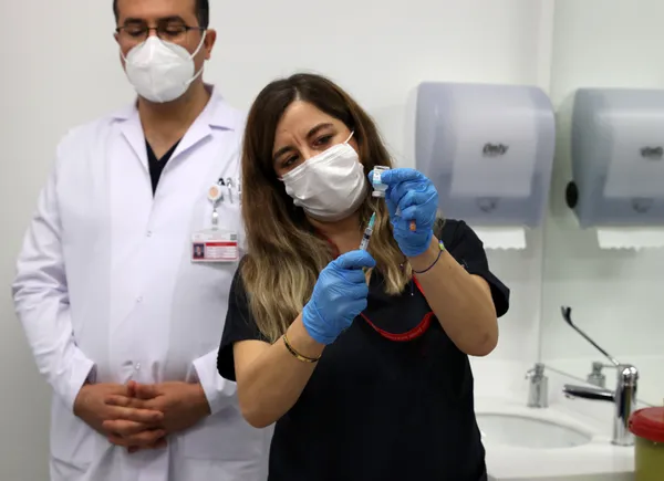 Bilim insanlarından sevindiren TURKOVAC açıklaması! Omicron’a karşı koruyor