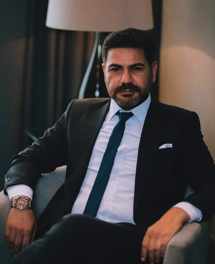 kurtlar-vadisinin-gullusu-erhan-ufak-hem-isini-hem-kendini-degistirdi-1768399248170.jpg Kaynak: Sosyal medya