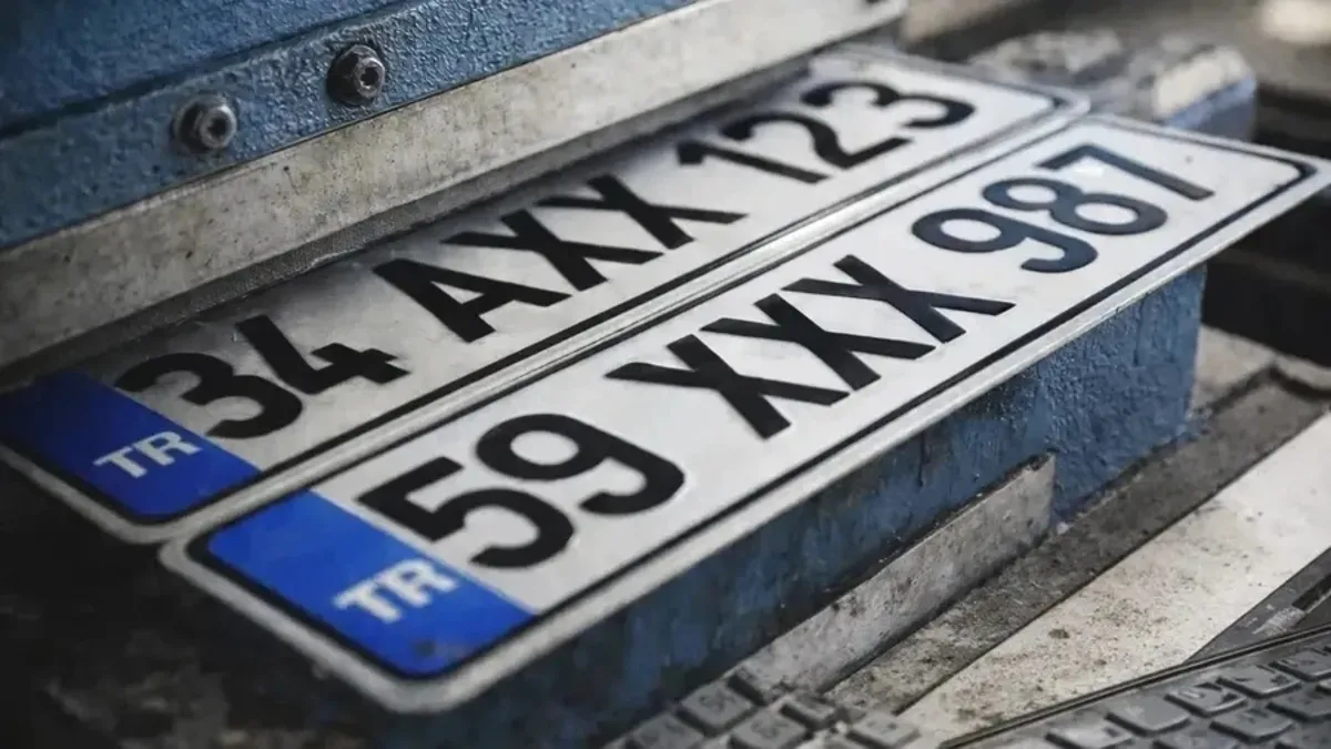 Araç satış ve devir yönetmeliğinde düzenleme: Standart dışı plakalar ücretsiz değiştirilecek