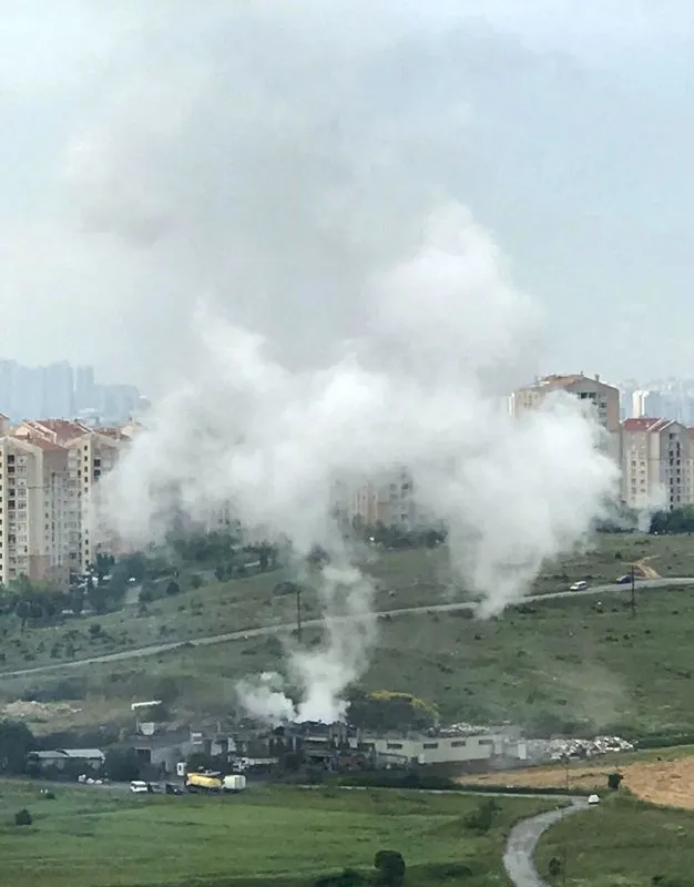 İstanbul Başakşehir’de fabrikada patlama! Ortalık savaş alanına döndü: Ölü ve yaralılar var