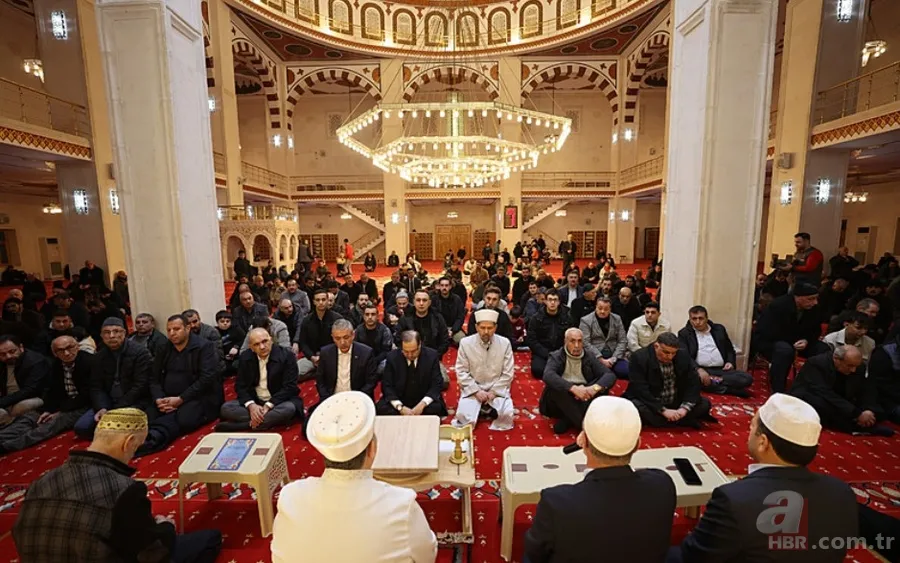 Regaip Kandili'nde vatandaşlardan yoğun ilgi! Camiler doldu taştı: Eller semaya açıldı 13