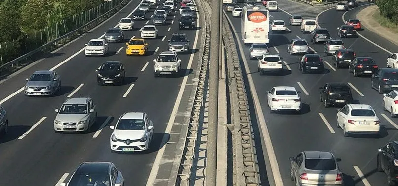 İstanbul'da deprem sonrası trafik yoğunluğu