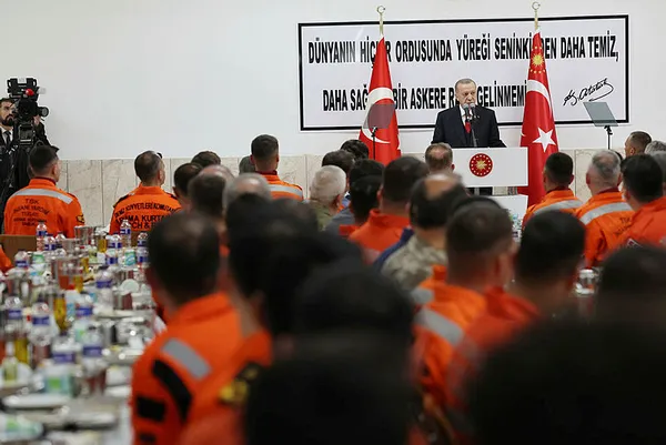 Askerlerle iftar programında Başkan Erdoğan’dan kritik açıklamalar: Savunmada çeşitli projelerle milletimizin huzuruna çıkacağız