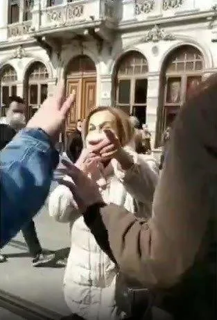 Taksim'de başörtülü kızlara ağır hakaret eden 78 yaşındaki Emel C. mahkemede geri adım attı - 3