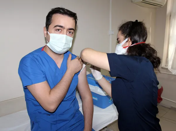 En çok aşı olan iller hangileri? İki doz aşıda oran yüzde 80'i geçti - 5