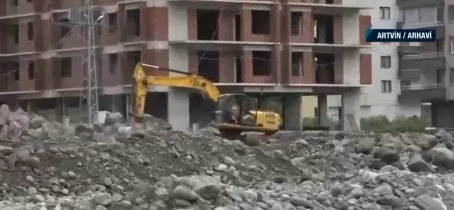 sel-bolgesinde-yagis-alarmi-bolgede-39-bina-yikildi-bin-459-yapi-hasar-gordu-1627280888719.jpg Sel bölgesinde yağış alarmı! Bölgede 39 bina yıkıldı, bin 459 yapı hasar gördü - 2