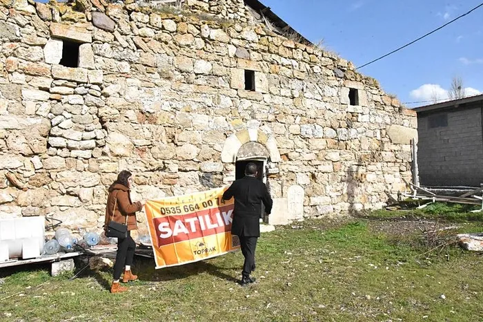 1711694757720.jpeg Sivas'ta sahibinden satılık kilise! Gören şaşkına döndü - 4