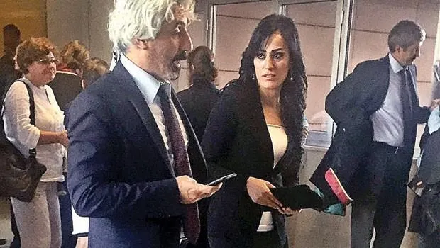 Mahkeme çıkışı HDP'lilerle poz verdi! - 2