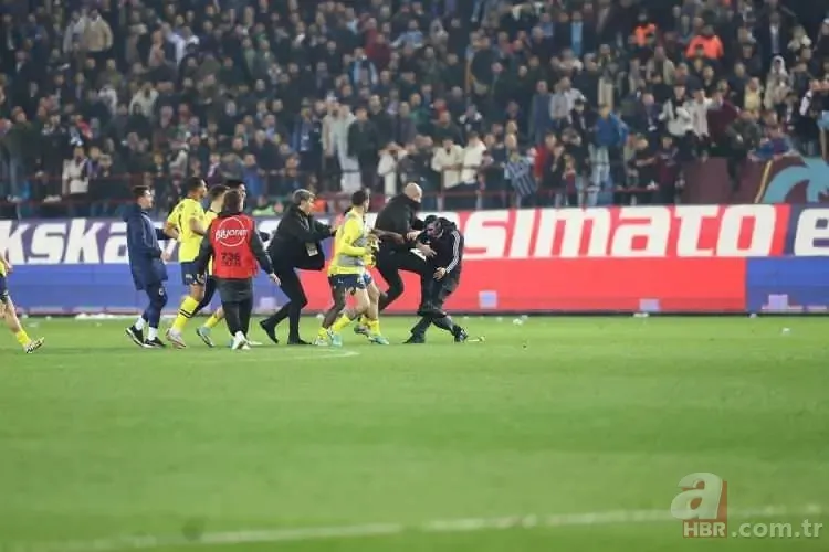 Fenerbahçeli Oosterwolde'den Trabzonspor taraftarına çirkin el hareketi! Olayların fitilini ateşledi 12