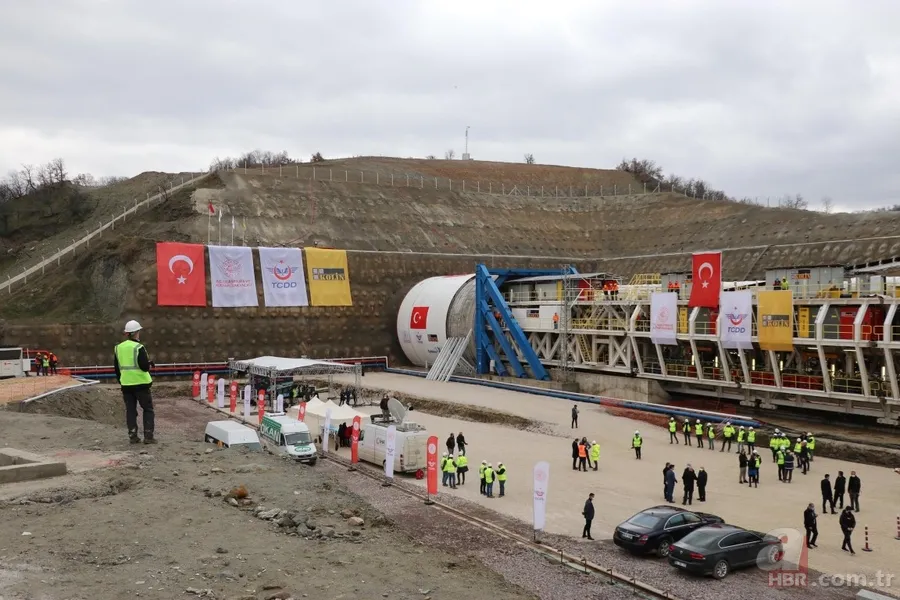 Ulaştırma ve Altyapı Bakanı Adil Karaismailoğlu İzmir-Afyonkarahisar-Ankara YHT tünel kazı başlangıç törenine katıldı 19