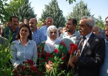 HDP'li vekillerden ölü teröristlere ziyaret