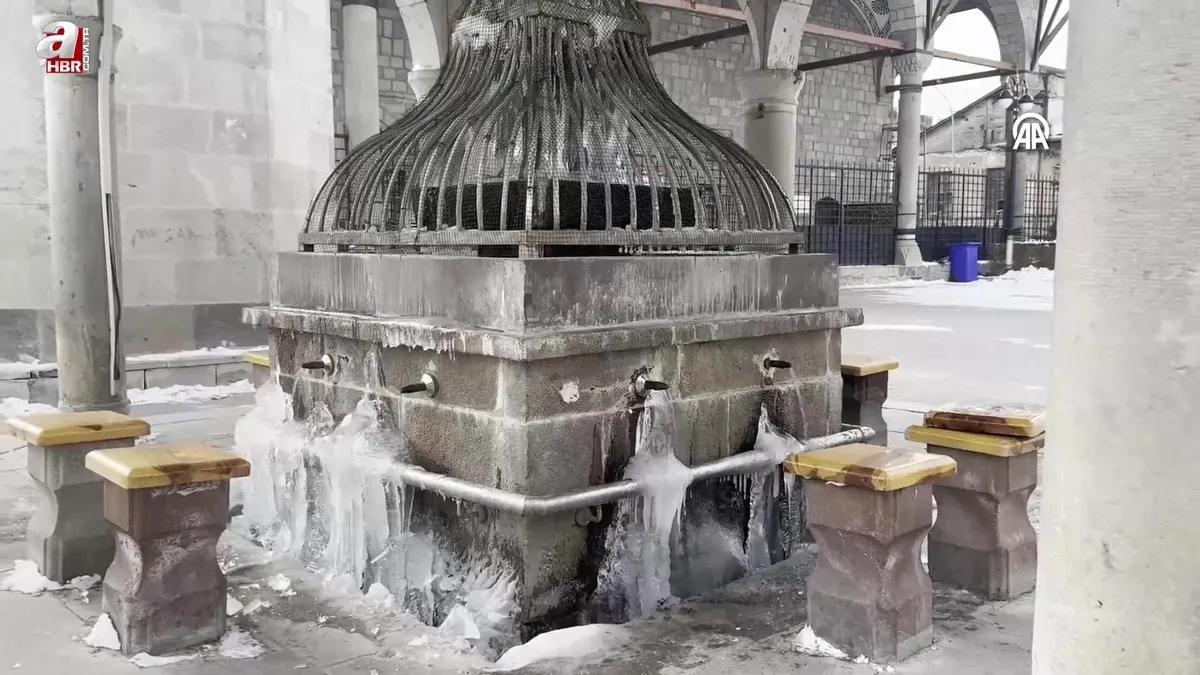 Dondurucu soğuklarla nehir ve dereler buzla kaplandı