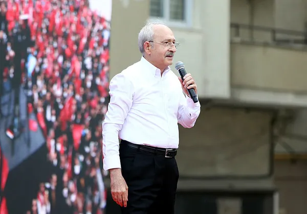 isten-cikarilan-isciler-chp-binasi-onunde-eylem-yapti-kilicdarogluna-seslendi-namus-sozunu-tutmadi-1638728632795.jpg İşten çıkarılan işçiler CHP binası önünde eylem yaptı! Kılıçdaroğlu'na seslendi: Namus sözünü tutmadı