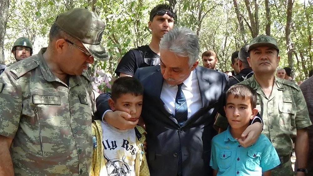 Ahmet Budak'ın oğlundan duygulandıran pankart! - 2