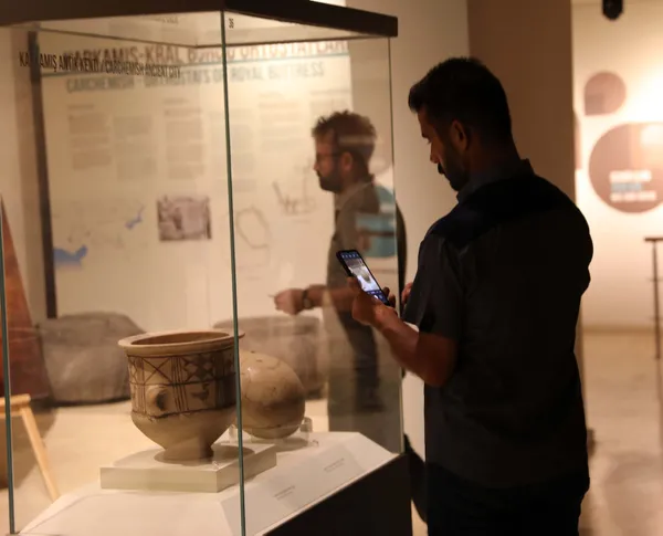 3 bin 700 yıllık tarihi eserdeki gülücük emojisine yoğun ilgi