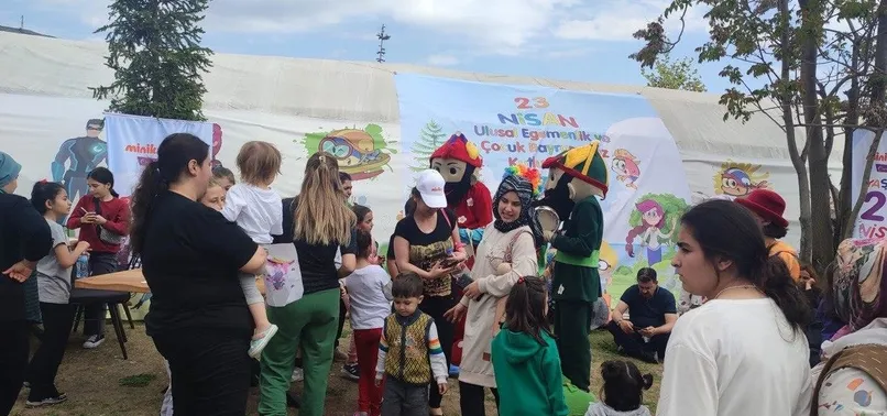 Deprem bölgesinde D&R'dan 23 Nisan etkinliği! Çocuklar doyasıya eğlendi...