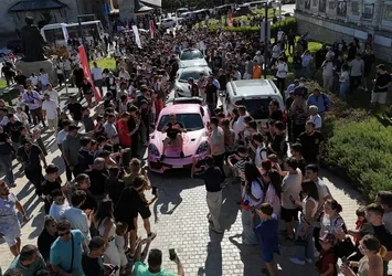 Milyonluk araçlar Selimiye Meydanı'nda boy gösterdi