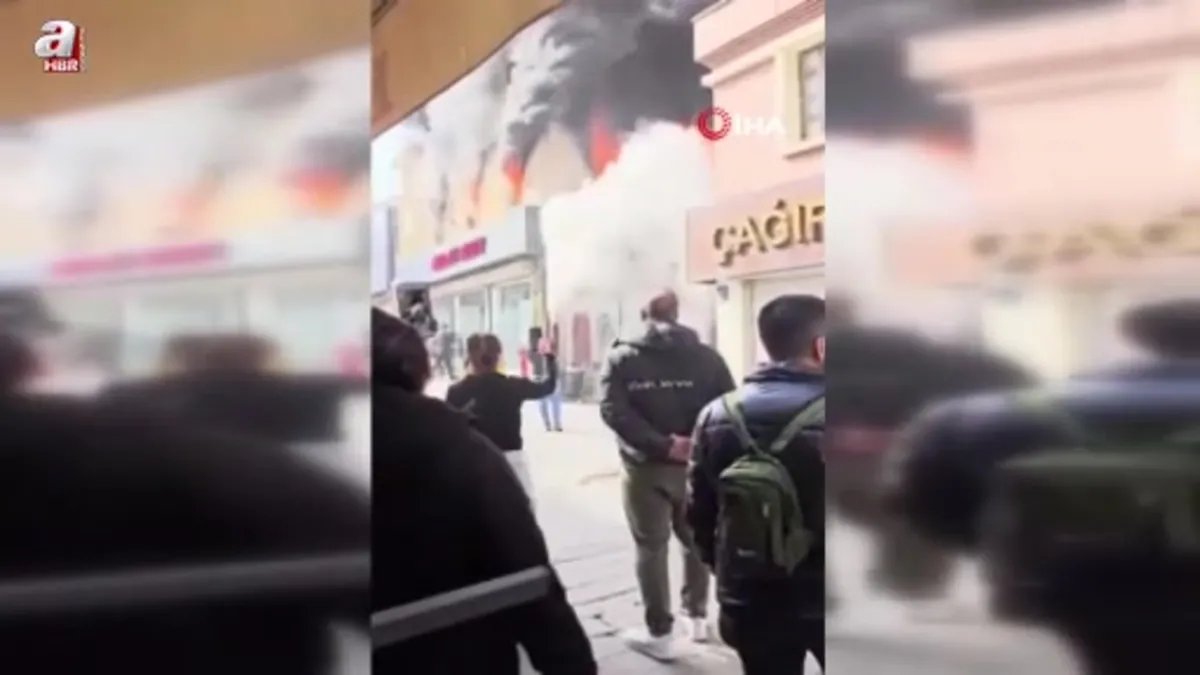 İzmir'de tarihi çarşıda korkutan yangın