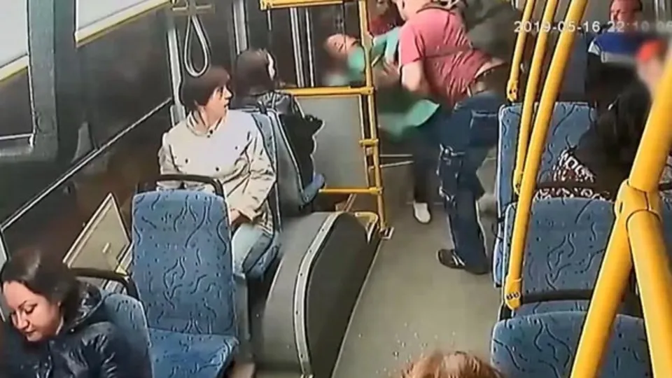 Otobüste korkunç olay! İki durak bedava gitmesine izin vermeyince...