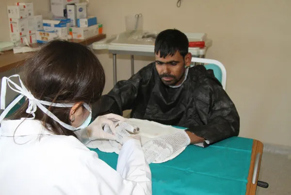 Mehmetçik son anda yetişti! Kışın ortasında ölüme terk ettiler