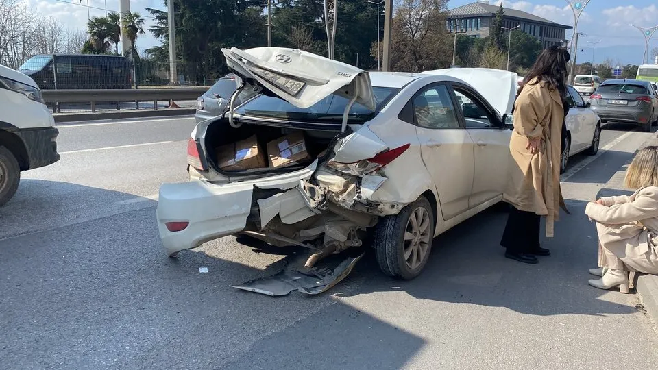 7 araç birbirine girdi: Biri çocuk 5 yaralı