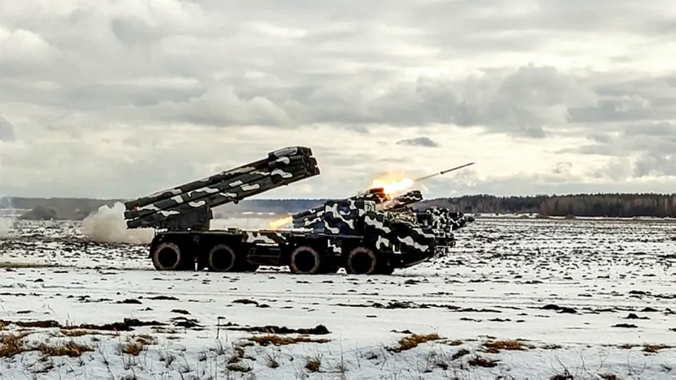 Rusya Ukrayna hattında savaşın ayak sesleri! Belarus kilit bölge konumunda! Askeri güçler orada toplandı