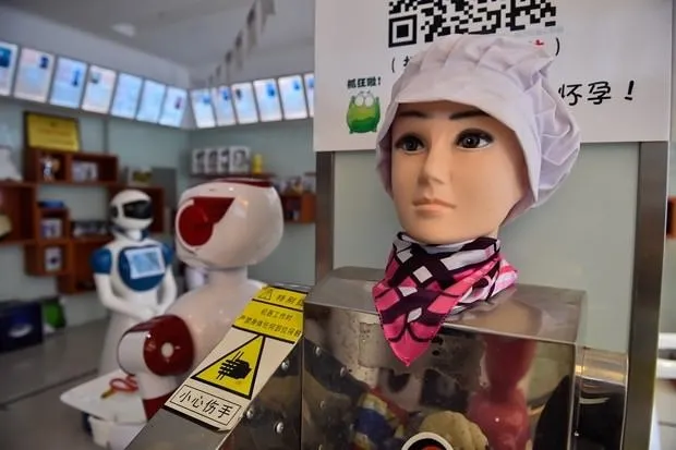 Çin’de robot mağazası açıldı