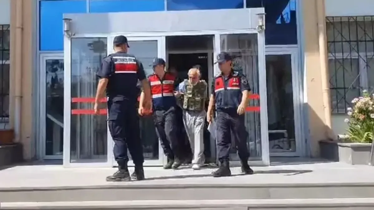 Komşularının öldürdüğü baba oğul ve gelin toprağa verildi