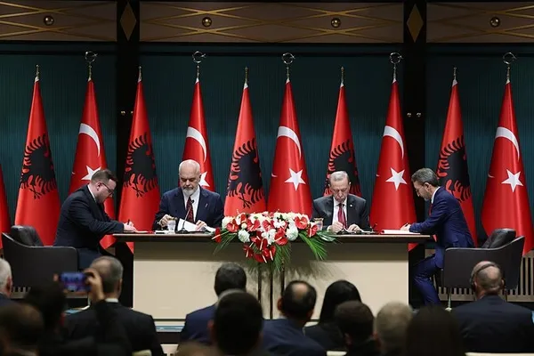 Başkan Erdoğan ve Arnavutluk Başbakanı Edi Rama’dan ortak basın toplantısında önemli açıklamalar: Hedefimiz 2 milyar dolar