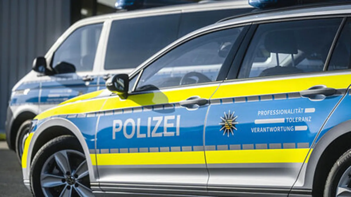 Alman kadından başörtülü çocuğa ırkçı şiddet!