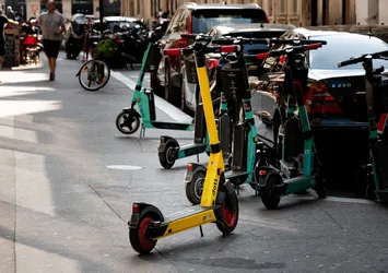 Paris'te referandumdan hayır çıktı! Avrupa'da elektrikli skutera ilk yasak