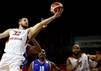 Galatasaray galibiyetle başladı