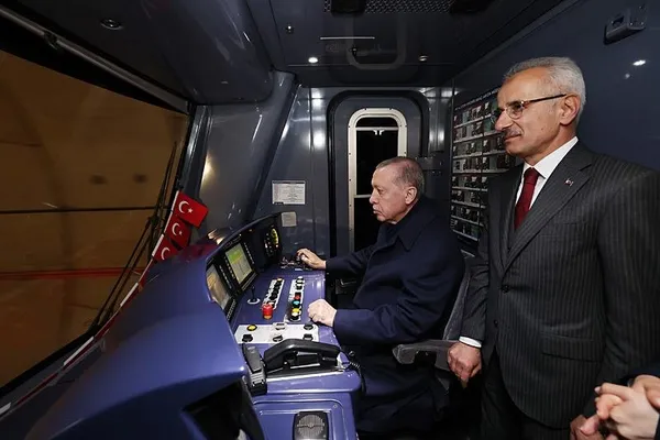 Başkan Erdoğan vatman koltuğunda: Bakırköy-Kirazlı Metro Hattı’nın test sürüşünü yaptı