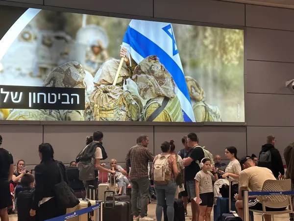 İsrail’in başkenti Tel Aviv’den kaçış yoğunluğu! Havalimanına akın ediyorlar