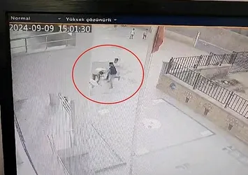 Mardin'de öğretmene yumruklu saldırı!  O anlar kamerada...