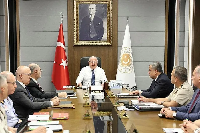 1719916062459.jpeg Bakan Yaşar Güler'den birlik komutanlarına Suriye provokasyonu ile ilgili net mesaj: Başarısız kılınacaktır - 2