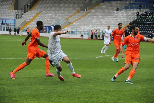 Başakşehir küme düşme hattındaki kritik maçta Erzurumspor'u 2-1 yendi - 2