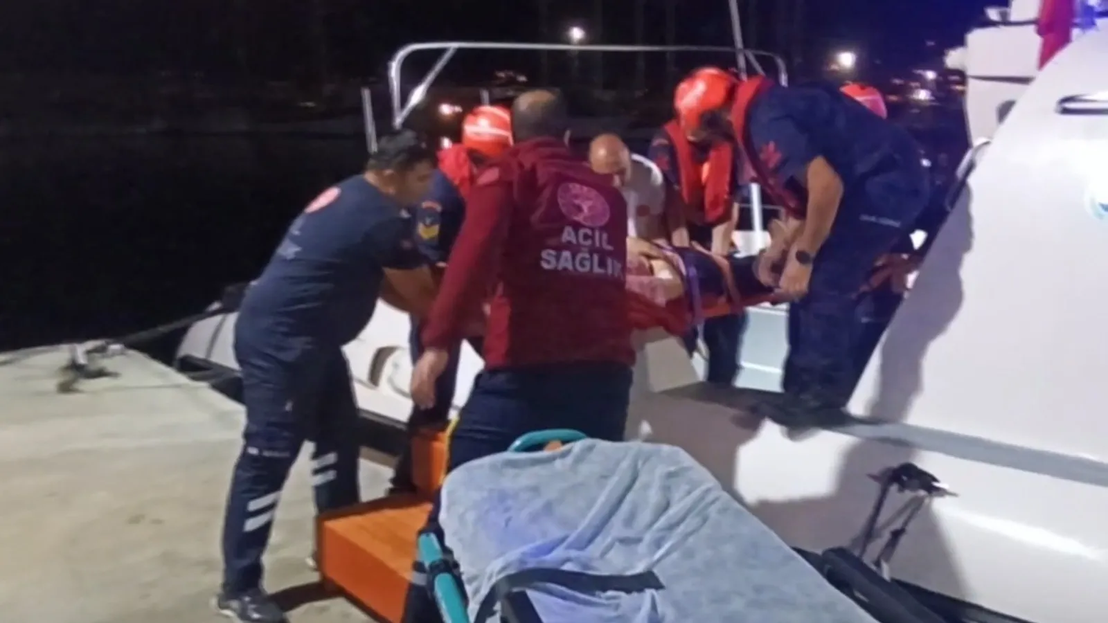 Antalya'da 128 kilometre açıkta nefes kesen operasyon! Yaralı mürettebat böyle kurtarıldı