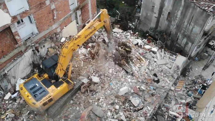 Son dakika: Üsküdar'da 5 katlı binadaki patlama anı kamerada - 2
