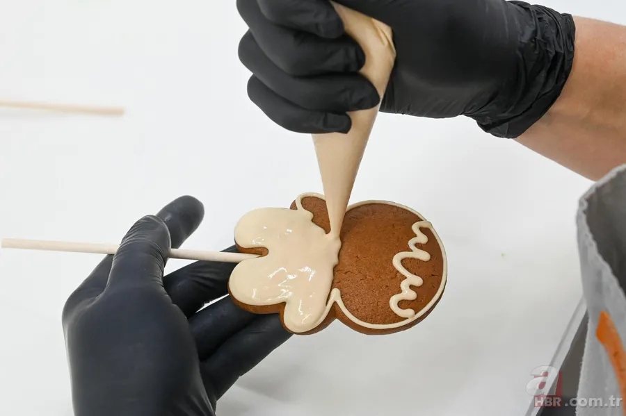 Pastaneleri kıskandıracak! Yılbaşına özel zencefilli tarçınlı kurabiye tarifi 3