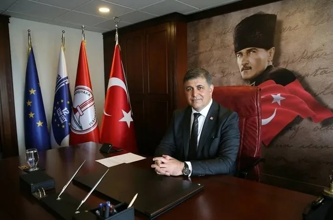 chpli-karsiyaka-belediyesinde-taksitli-maas-isyani-isciler-tefecilerin-eline-dustu-1690099858919.jpg CHP’li Karşıyaka Belediyesi’nde taksitli maaş isyanı: İşçiler tefecilerin eline düştü - 1