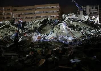 Mersin'den İzmir'e destek ekibi gönderildi