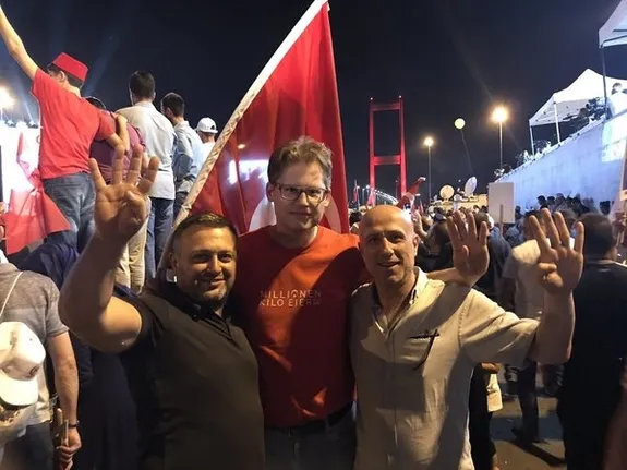 Erdoğan hayranı Alman gazeteci'den 15 Temmuz desteği - 4