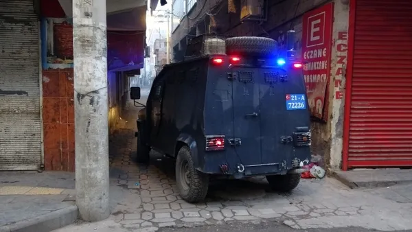 Diyarbakır'da kan donduran olay! Sokak ortasında kurşuna dizildi - 3