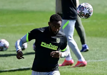 Fenerbahçe'nin beklediği haber! Lyon'da taşlar yerinden oynadı
