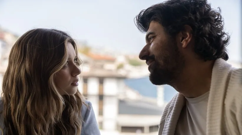 Afra Saraçoğlu ile Engin Akyürek başrolde! Mini dizi için kamera karşısına geçtiler
