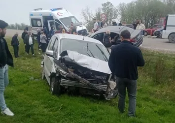 Sinop’ta zincirleme trafik kazası! Araçlar birbirine girdi: 10 yaralı