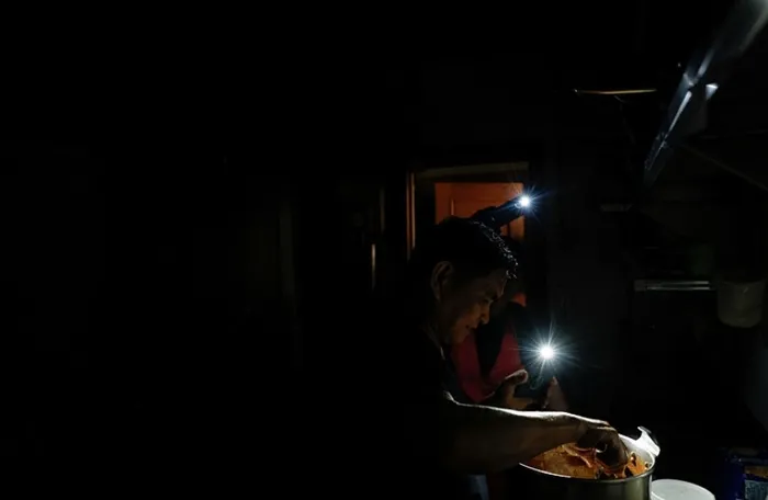 avrupada-elektrik-sebekesi-coktu-hayat-durma-noktasina-geldi-1745847528537.jpg Foto: REUTERS